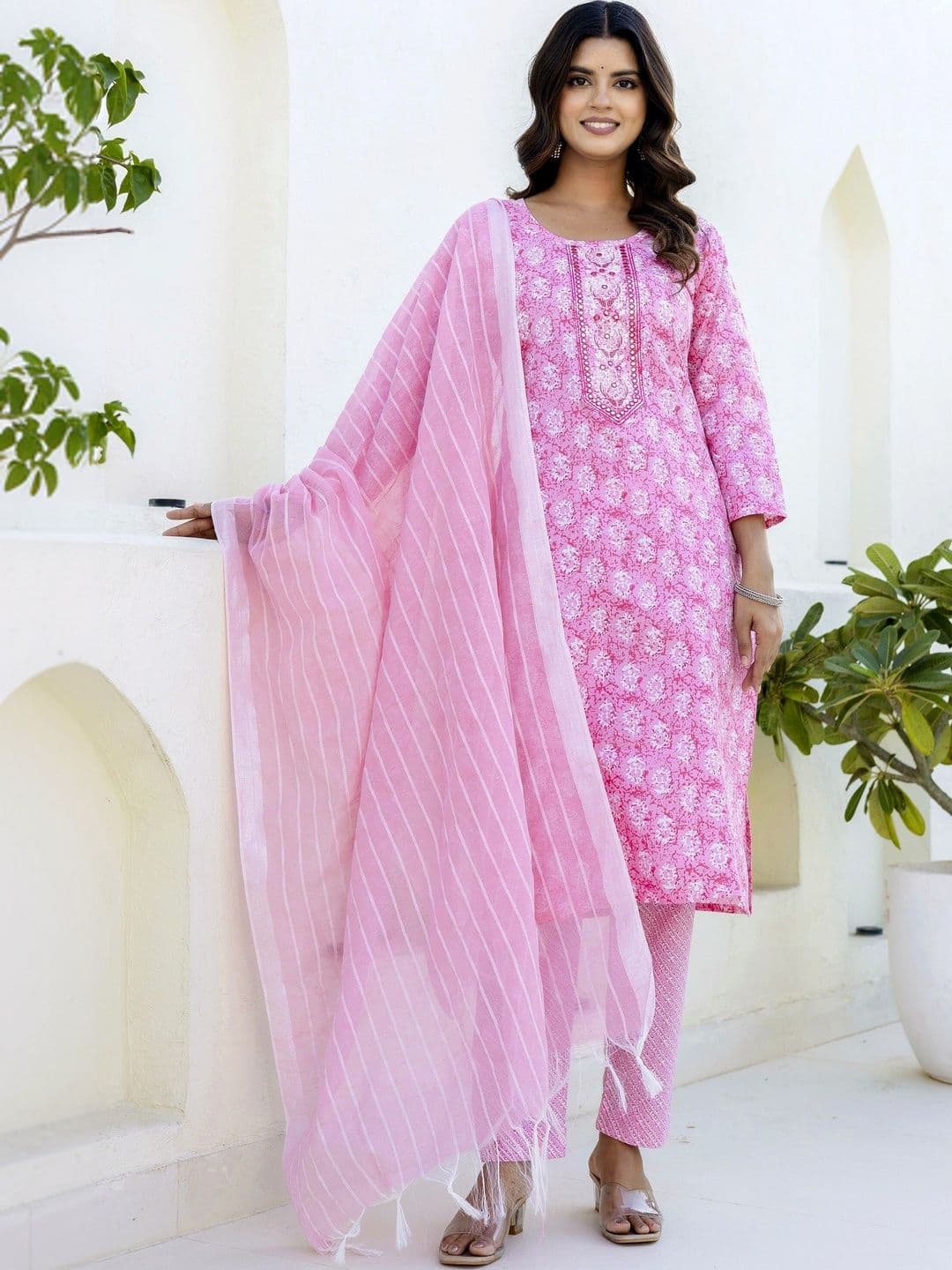 Auzanoor Collection Women Floral Printed Regular Pure Cotton Kurta with Trousers & With Dupatta